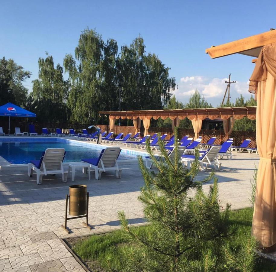 Relax Hotel - Restaurant Complex Nowomoskowsk Exterior foto